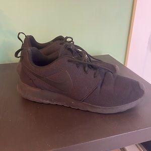 Nike rosche run shoes